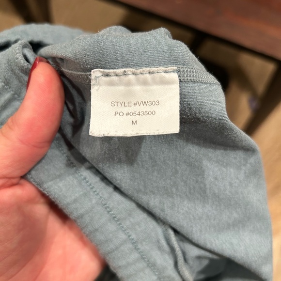 Vuori Women’sPerformance Jogger in Smoke Blue Heather - Picture 5 of 7